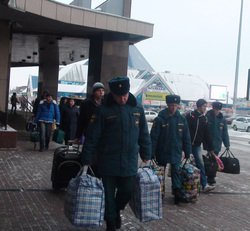 Сошли с поезда, идущего в Сибирь. В Челябинск прибыла очередная партия беженцев с Украины. ФОТО