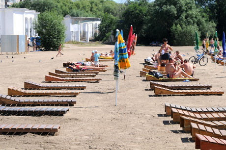 «Путинский» пляж в Челябинске в действии! Правда, чуть туалет не сперли. Вице-губернатор рассказывает: «Звонит мне ночью, где-то в половине второго, губернатор и спрашивает…» 